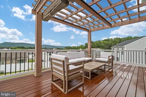241 Cedar Spring Dr, Strasburg, VA 22657