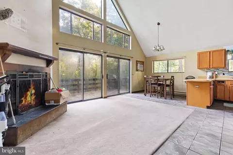Living - 31 Willow Ln, Mount Jackson, VA 22842 photo 1 of 5