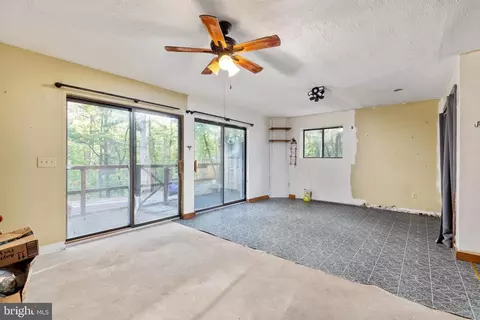 Living - 31 Willow Ln, Mount Jackson, VA 22842 photo 5 of 5