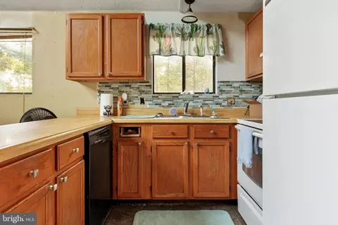 Kitchen - 31 Willow Ln, Mount Jackson, VA 22842 photo 2 of 3