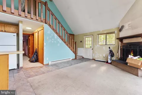 Living - 31 Willow Ln, Mount Jackson, VA 22842 photo 4 of 5