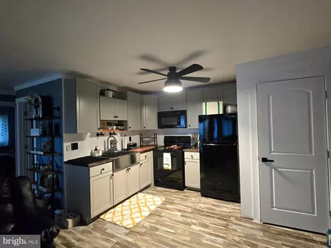 Kitchen - 807 N Maple, Mount Jackson, VA 22842 photo 1 of 2