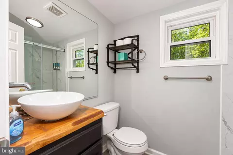 Bath - 190 Longstreet St, Basye, VA 22810 photo 1 of 2