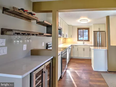 Kitchen - 63 Fairway Dr, Basye, VA 22810 photo 4 of 8