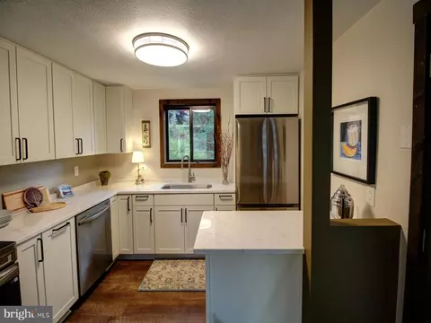 Kitchen - 63 Fairway Dr, Basye, VA 22810 photo 7 of 8