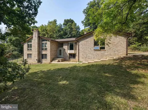 107 Fairview Cir, Woodstock, VA 22664