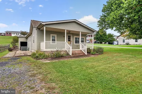 Exterior - 6161 Randall St, Mount Jackson, VA 22842 photo 2 of 6