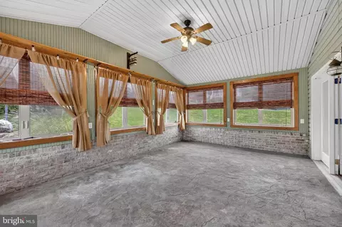 Exterior - 6161 Randall St, Mount Jackson, VA 22842 photo 5 of 6