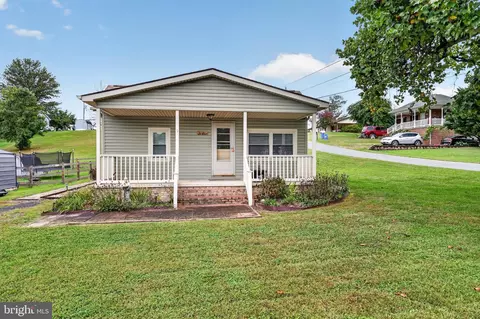 Exterior - 6161 Randall St, Mount Jackson, VA 22842 photo 3 of 6