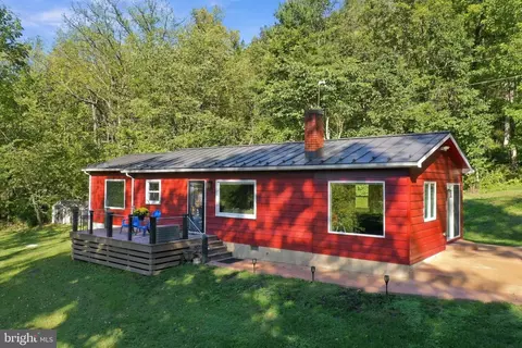 2306 Riverview Dr, Toms Brook, VA 22660