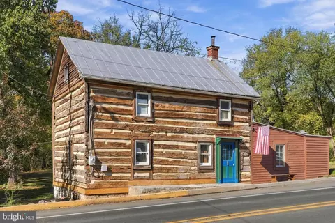 3323 S Main St, Toms Brook, VA 22660