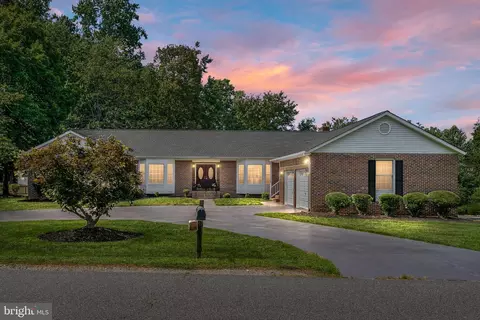 6101 Fox Point Rd, Fredericksburg, VA 22407