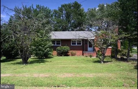 121 Laurel Ave, Fredericksburg, VA 22408