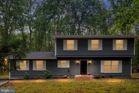 2 River Bluffs Dr, Fredericksburg, VA 22407