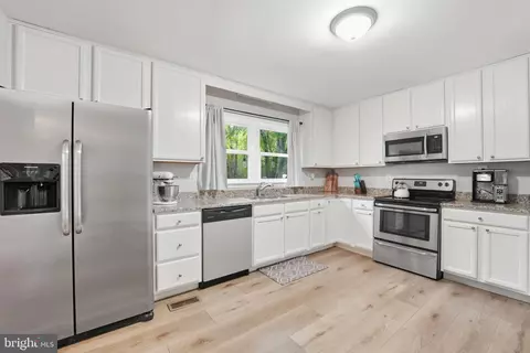 4514 Greenfield Dr, Fredericksburg, VA 22408