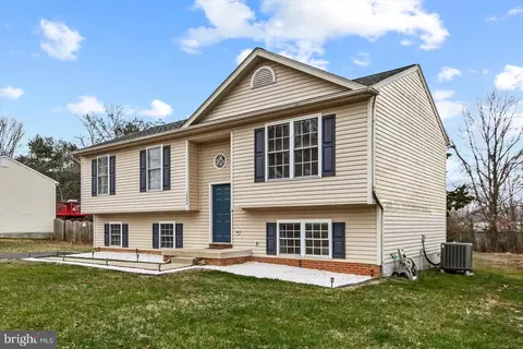 12006 Falcon Ridge Dr, Fredericksburg, VA 22407