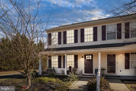 9911 Blade Ct, Fredericksburg, VA 22408
