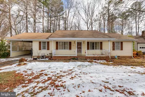 5504 Leavells Crossing Dr, Fredericksburg, VA 22407
