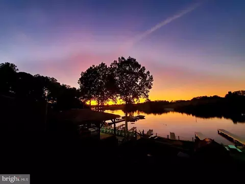 6713 Sunrise Bay Dr, Mineral, VA 23117