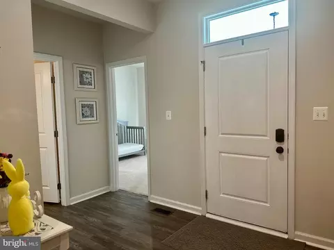Entry Way - 9227 Split Oak Dr, Fredericksburg, VA 22407 photo 2 of 5