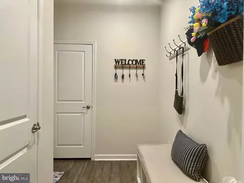 Entry Way - 9227 Split Oak Dr, Fredericksburg, VA 22407 photo 3 of 5