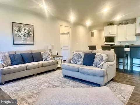 Living - 9227 Split Oak Dr, Fredericksburg, VA 22407 photo 2 of 3