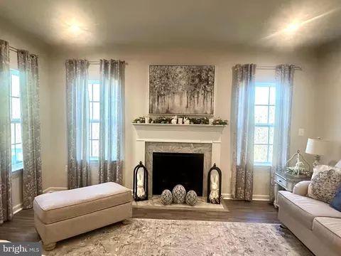 Living - 9227 Split Oak Dr, Fredericksburg, VA 22407 photo 1 of 3