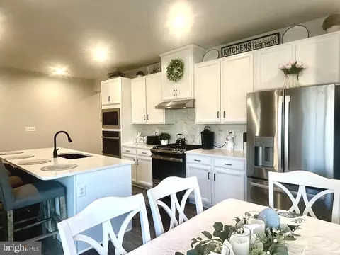 Kitchen - 9227 Split Oak Dr, Fredericksburg, VA 22407 photo 6 of 7