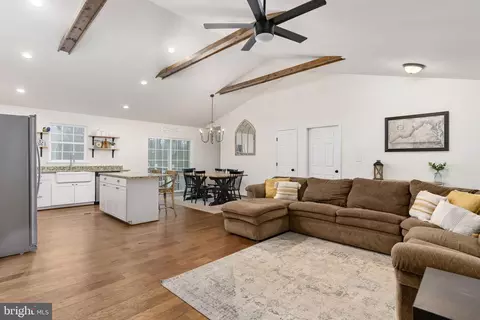 Entry Way - 164 Cypress Ct, Partlow, VA 22534 photo 6 of 10