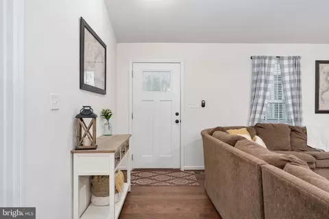 Entry Way - 164 Cypress Ct, Partlow, VA 22534 photo 3 of 10