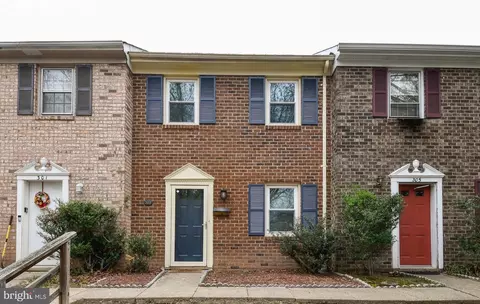 303 Olde Greenwich Dr, Fredericksburg, VA 22408