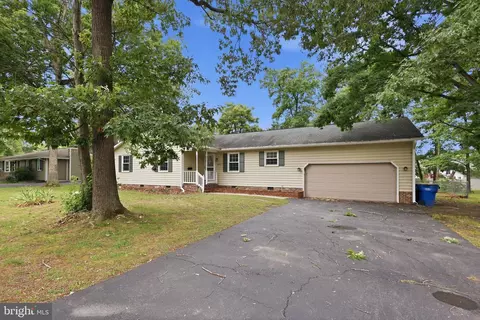 10800 Woodland Dr, Fredericksburg, VA 22407