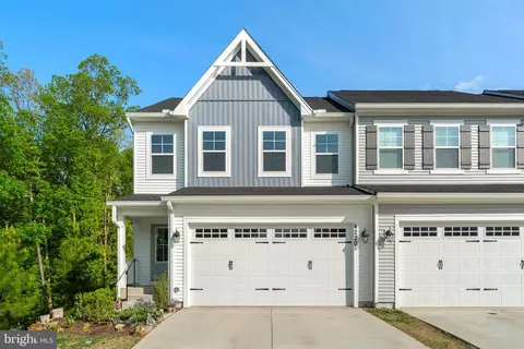 4220 Command Field Ct, Fredericksburg, VA 22408