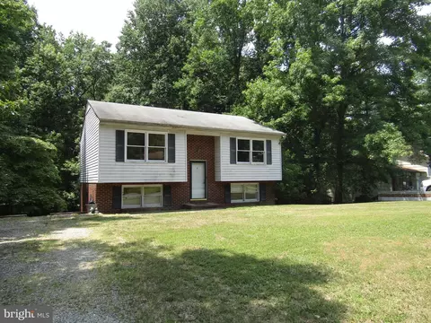 418 Cleveland Ct, Fredericksburg, VA 22407