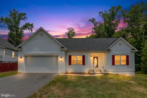 10509 Woodland Dr, Fredericksburg, VA 22407
