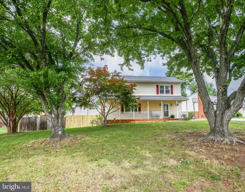 800 Shamrock Dr, Fredericksburg, VA 22407
