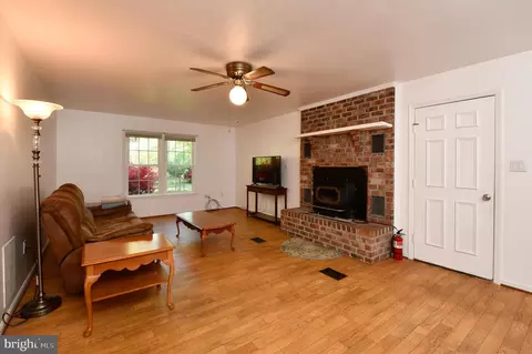 Living - 9624 Sutters Rd, Partlow, VA 22534 photo 3 of 3