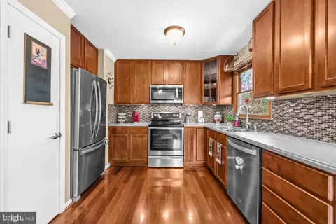 313 Green Arbor Dr, Fredericksburg, VA 22407
