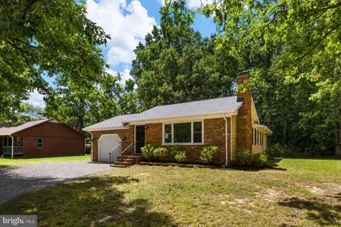 204 Pleasants Dr, Fredericksburg, VA 22407