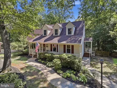416 Breezewood Dr, Fredericksburg, VA 22407