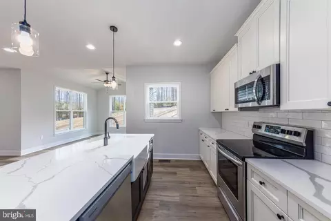 Entry Way - 9775 Fairview Rd, Partlow, VA 22534 photo 9 of 23