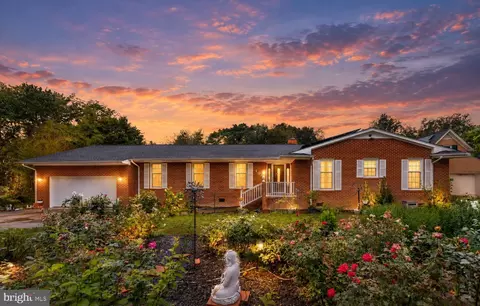 104 Hardwood Ln, Fredericksburg, VA 22408