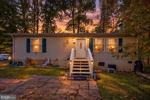 6108 Mitzi Dr, Woodford, VA 22580
