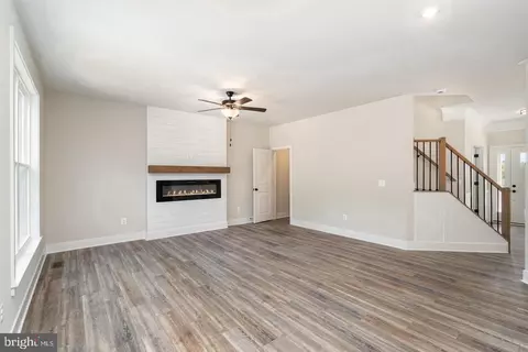 Living - 9775 Fairview Rd, Partlow, VA 22534 photo 2 of 5