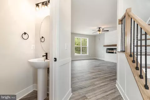 Entry Way - 9775 Fairview Rd, Partlow, VA 22534 photo 15 of 23