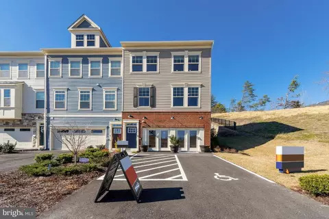 1221 Creek Bank Dr, Stafford, VA 22554