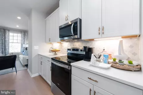 1227 Creek Bank Dr, Stafford, VA 22554