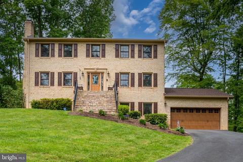 27 Green Leaf Ter, Stafford, VA 22556