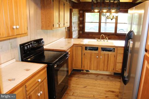 48 Old Falls Rd, Fredericksburg, VA 22405