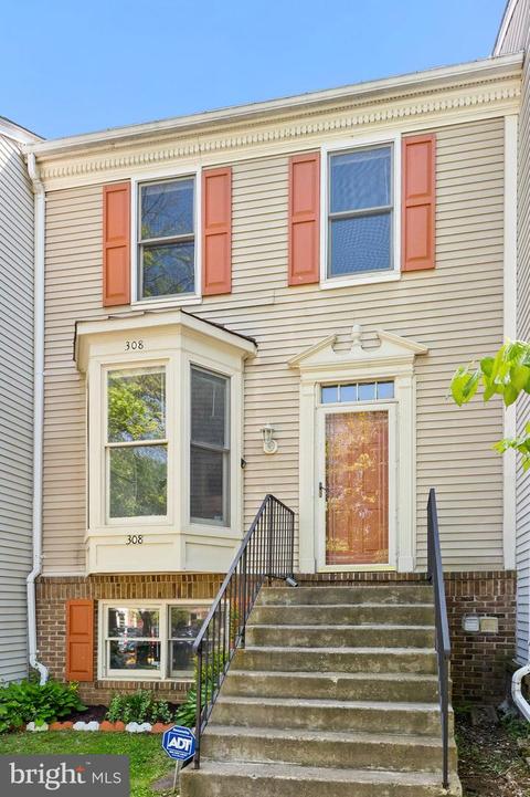 308 Harrogate Rd, Fredericksburg, VA 22406